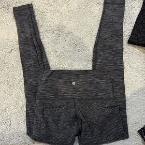 Heathered grey lulu leggings